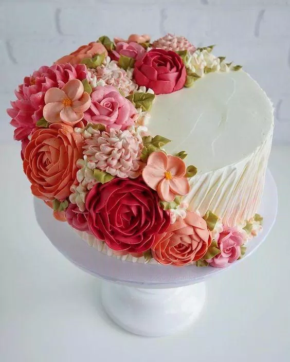Bánh sinh nhật với những đóa hoa bằng kem tươi tuyệt đẹp (Ảnh: internet)