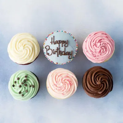 Bánh sinh nhật cupcake đủ màu sắc (Ảnh: internet) Bánh sinh nhật cupcake đủ màu sắc (Ảnh: internet)