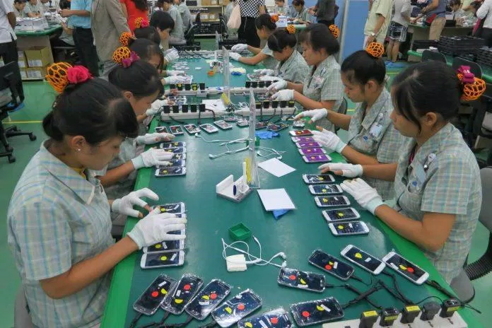 Bên trong nhà máy lắp ráp của Samsung. (Nguồn: Internet)