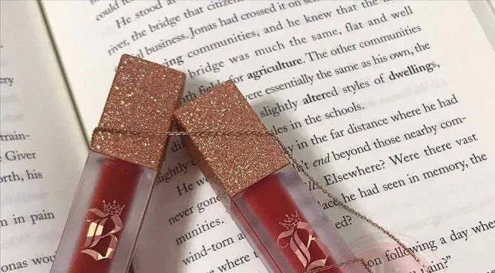 Review son Black Rouge Air Fit Velvet Tint Version 7 Velvet Crown: Vị vua của dòng son velvet tint trở lại và có lợi hại hơn xưa? bảng màu Black Rouge Black Rouge Air Fit Velvet Tint Black Rouge Air Fit Velvet Tint Version 7 Black Rouge Air Fit Velvet Tint Version 7 Velvet Crown màu cam đất màu cam đỏ màu cam gạch màu đỏ màu đỏ nâu màu đỏ neon review son review son black rouge sản phẩm son Black Rouge son kem lỳ son Velvet thiết kế thông tin thương hiệu trở lại