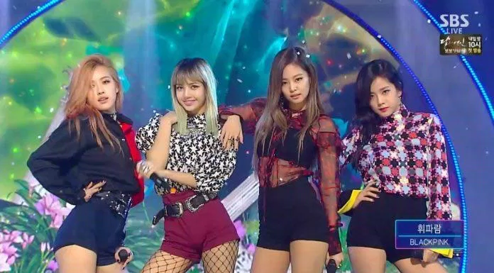 BLACKPINK biểu diễn Whistle trên sân khấu Inkigayo của đài SBS (Ảnh: Internet)