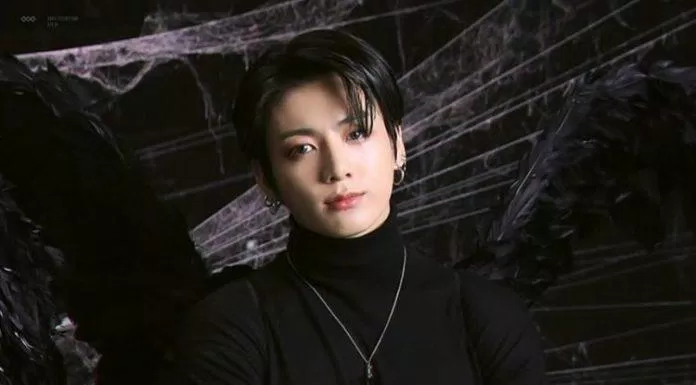 Jungkook mặc trang phục đen cực mê hồn (Ảnh: Internet)