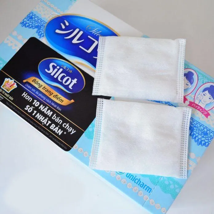 Bông tẩy trang Silcot màu xanh dương (Ảnh: Internet)