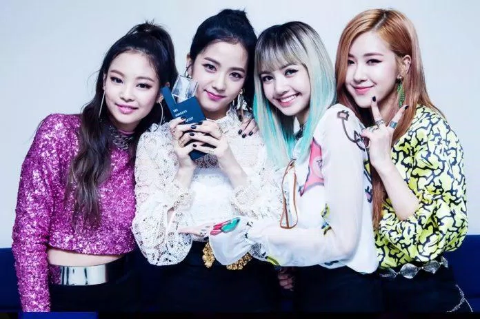 BLACKPINK với chiến thắng cho Boombayah trên SBS Inkigayo (Ảnh: Internet)