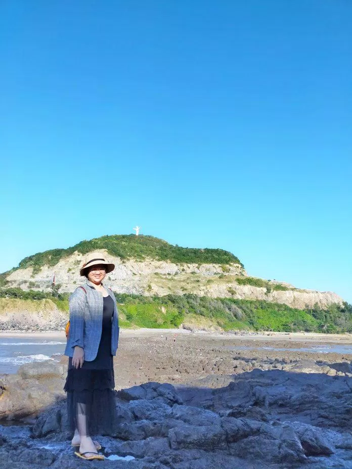 Từ đảo nhìn vào bờ, cảnh đẹp vô cùng (Ảnh: BlogAnChoi)