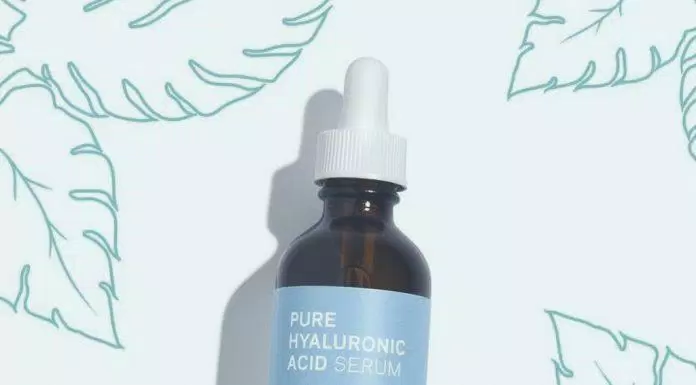 Tinh chất cấp nước Cosmedica Pure HA Serum có kết cấu lỏng, dễ thoa đều lên da (ảnh: internet)