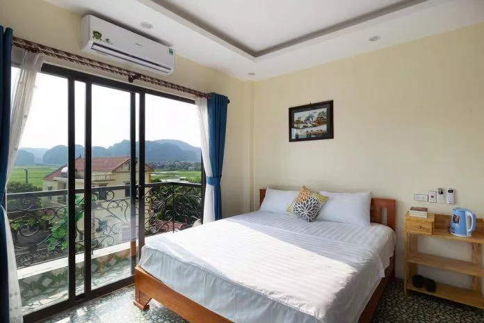 Kinh nghiệm du lịch Ninh Bình từ A tới Z chi tiết và hữu ích nhất ăn uống Bích Động bún chả cẩm nang cẩm nang du lịch chùa Bái Đính Cố đô Hoa Lư Cơm cháy Ninh Bình công nghệ Di chuyển đến Ninh Bình Diện tích Du lịch Du lịch Ninh Bình Đặc sản Ninh Bình đầm Vân Long Đan Viện Châu Sơn Giấy tờ Hà Nội Hang Múa Hồ Chí Minh homestay đẹp khách sạn kinh nghiệm kinh nghiệm du lịch Kinh nghiệm du lịch Ninh Bình Lễ hội lịch sử máy ảnh nem chua Nem chua Yên Mạc Ninh Bình nổi tiếng ô tô quà tặng sản phẩm Secret Garden Tam Cốc thành phố Thành phố Hồ Chí Minh thiết bị thiết bị công nghệ Thịt dê núi Ninh Bình Tổng quan Tràng An trang phục truyền thống Tuyệt tình cốc Vị trí vườn quốc gia Vườn Quốc gia Cúc Phương