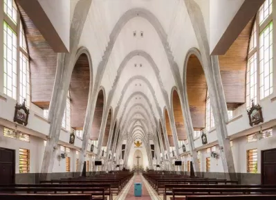 Thánh đường nguy nga rộng lớn của nhà thờ Phủ Cam (nguồn: Internet)