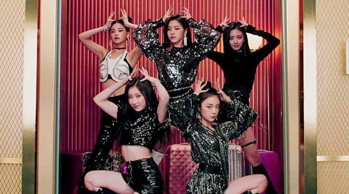 JYP sau 4 năm đã có ITZY kế thừa TWICE. (Ảnh: Internet)