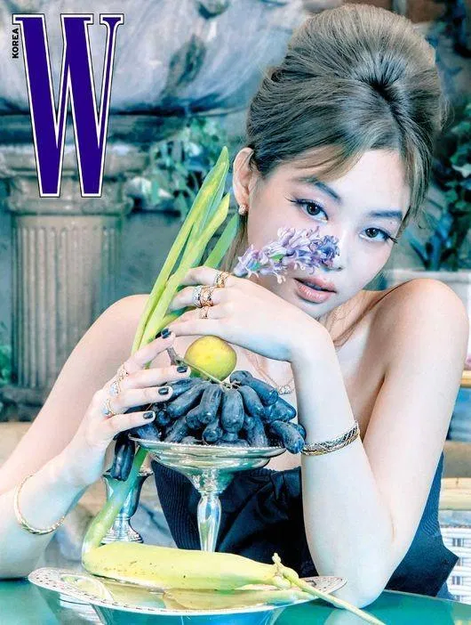 Jennie hoá quý cô cổ điển cùng trang sức Coco Crush của Chanel trên W Korea tháng 11 (Nguồn: Internet)