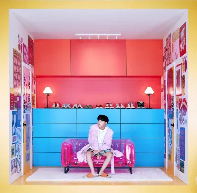 Ảnh trong album BE của j-hope (Ảnh: Internet)