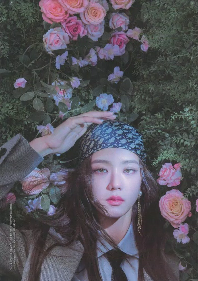 Jisoo trên bìa tạp chí Dazed Hàn Quốc ấn bản đặc biệt