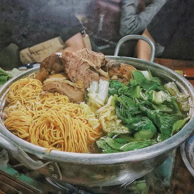 Thưởng thức lẩu bò nóng hổi tại Đà Lạt. Nguồn: Internet Thưởng thức lẩu bò nóng hổi tại Đà Lạt. Nguồn: Internet