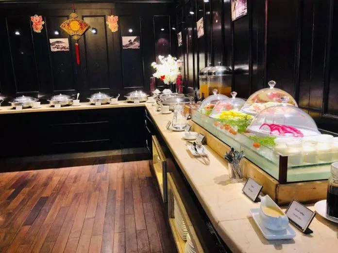Quầy Buffet của Léman Cap Resort & Spa (Ảnh Internet) Quầy Buffet của Léman Cap Resort & Spa (Ảnh Internet)