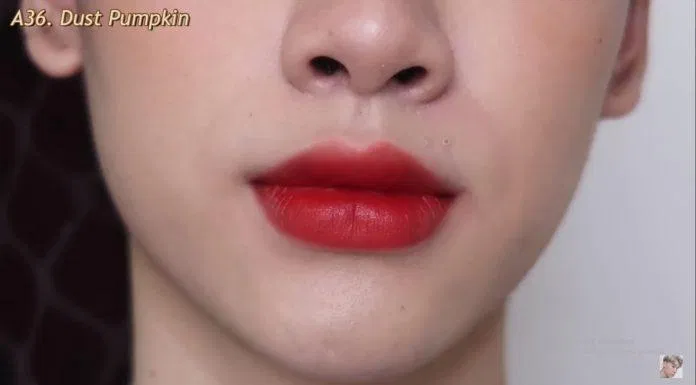 Review son Black Rouge Air Fit Velvet Tint Version 7 Velvet Crown: Vị vua của dòng son velvet tint trở lại và có lợi hại hơn xưa? bảng màu Black Rouge Black Rouge Air Fit Velvet Tint Black Rouge Air Fit Velvet Tint Version 7 Black Rouge Air Fit Velvet Tint Version 7 Velvet Crown màu cam đất màu cam đỏ màu cam gạch màu đỏ màu đỏ nâu màu đỏ neon review son review son black rouge sản phẩm son Black Rouge son kem lỳ son Velvet thiết kế thông tin thương hiệu trở lại