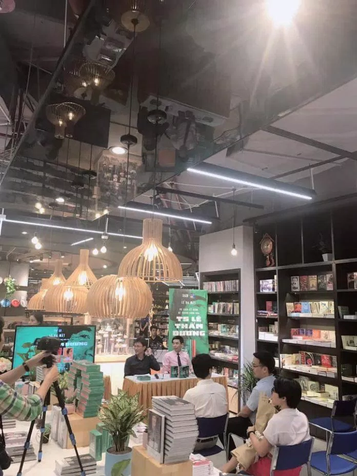 Điểm danh 10 nhà sách tại Hà Nội đẹp - độc - chất cho team yêu sách đất Hà thành cửa hàng fahasa Hà Nội khám phá list List 10 list shop Nhã Nam nhà sách Nhà sách Cá Chép Nhà sách Cá Chép Hà Nội Nhà sách FAHASA Hà Nội Nhà sách Hà Nội Nhà sách Kim Đồng Nhà sách Kim Đồng Hà Nội Nhà sách Nhã Nam Nhà sách Nhã Nam Hà Nội Nhà sách Phương Nam Nhà sách Phương Nam Hà Nội nhà sách tại hà nội Nhà sách Tiền Phong Nhà sách Tiền Phong Hà Nội Nhà sách Tiến Thọ Hà Nội Nhà sách Tràng An Hà Nội Nhà sách Tràng Tiền Hà Nội Nhà sách Trí Tuệ Nhà sách Trí Tuệ Hà Nội thanh xuân thông tin Tràng An