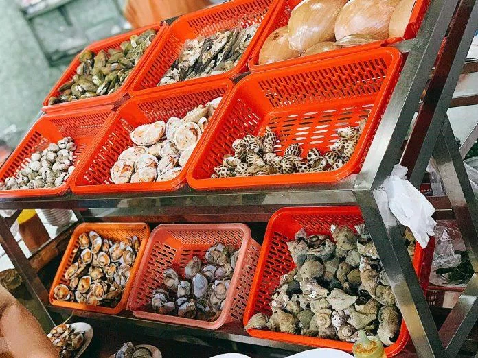 Những rổ ốc tươi ngon được bày tại quán (nguồn: FB Ốc Đào)