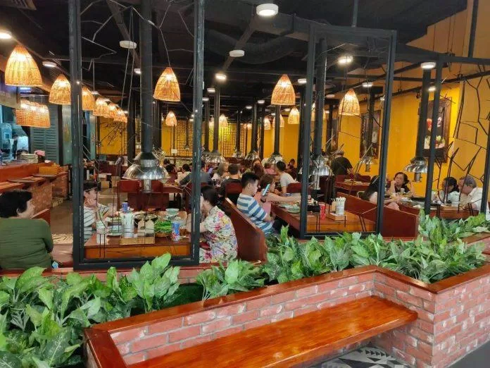 Không gian quán rộng rãi, ấm cúng (nguồn: FB Lẩu Mắm Bà Dú)