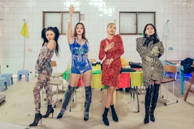 Hwasa gia nhập hội chị đại Refund Sisters cùng Uhm Jung Hwa, Lee Hyori và Jessi (Nguồn: Internet).