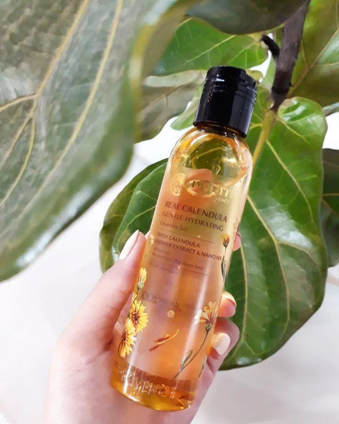 Gel rửa mặt Purité Real Calendula Gentle Hydrating Cleansing Gel giúp làm sạch dịu nhẹ và vẫn giữ được độ ẩm cho da. (Nguồn: BlogAnChoi)
