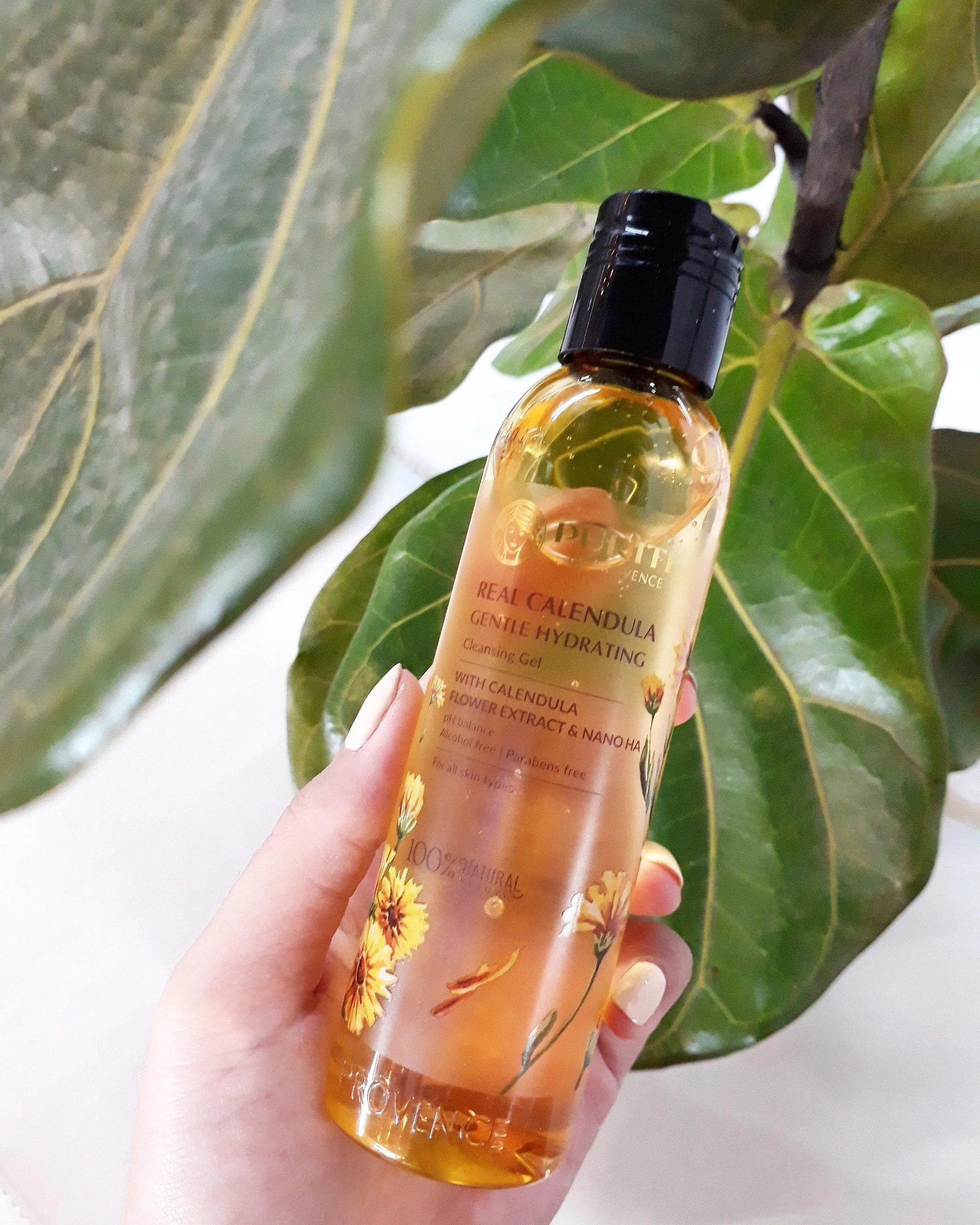 Gel rửa mặt Purité Real Calendula Gentle Hydrating Cleansing Gel giúp làm sạch dịu nhẹ và vẫn giữ được độ ẩm cho da. (Nguồn: BlogAnChoi)