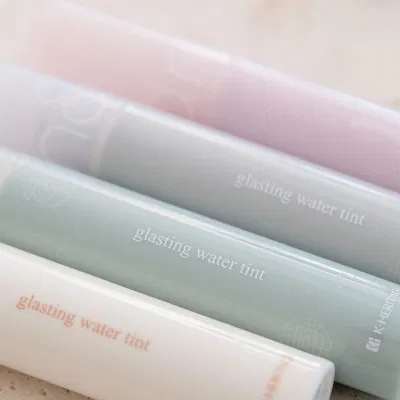Trong khi đó Glasting Water Tint có lớp vỏ nhắn bóng (nguồn: Internet). Trong khi đó Glasting Water Tint có lớp vỏ nhắn bóng (nguồn: Internet).