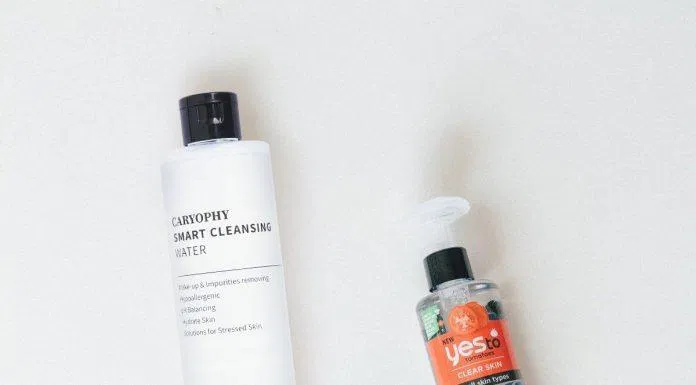Nước tẩy trang giúp loại bỏ sạch sẽ lớp makeup một cách nhẹ dịu (Nguồn: Internet)