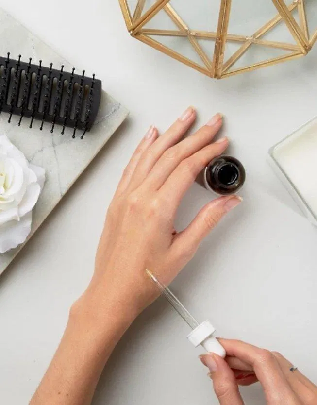 Sử dụng dầu dưỡng The Ordinary 100% Organic Cold-Pressed Rose Hip Seed Oil đúng cách để có hiệu quả tốt nhất (ảnh: internet)