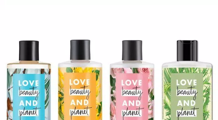 Sữa tắm Love Beauty And Planet có thiết kế bao bì đậm chất "thiên nhiên" với các họa tiết hoa lá xinh xắn (nguồn: Internet).