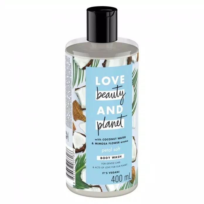 Sữa tắm Love Beauty And Planet Petal Soft với thành phần chính là nước dừa tươi (nguồn: Internet).