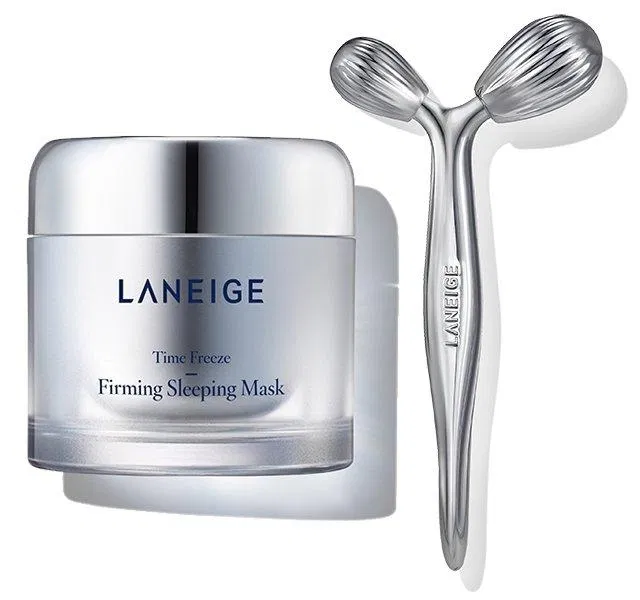 Sản phẩm đi kèm là cây lăn mát xa nâng cơ mặt, để mang lại hiệu quả làm săn chắc da tốt nhất. (Nguồn: Internet) Sản phẩm đi kèm là cây lăn mát xa nâng cơ mặt, để mang lại hiệu quả làm săn chắc da tốt nhất. (Nguồn: Internet)