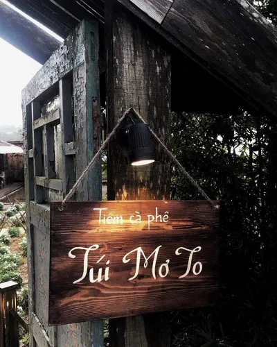 Tiệm cà phê Túi Mơ To - Đà Lạt. Nguồn: Internet Tiệm cà phê Túi Mơ To - Đà Lạt. Nguồn: Internet
