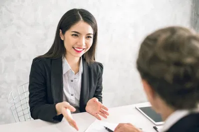 Các chuyên viên tư vấn sẽ giúp bạn vạch rõ mục tiêu một cách hiệu quả và ít tốn kém nhất (Ảnh Internet) Các chuyên viên tư vấn sẽ giúp bạn vạch rõ mục tiêu một cách hiệu quả và ít tốn kém nhất (Ảnh Internet)