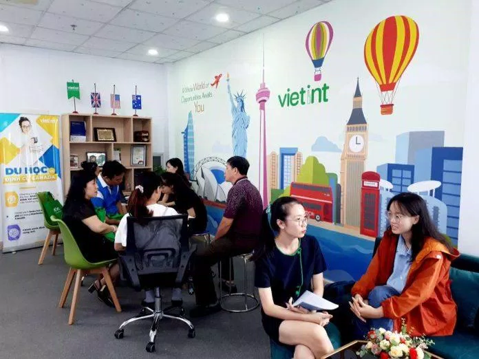 Đội ngũ tư vấn của Vietint đã được đào tạo và trải nghiệm tại chính môi trường học tập của các trường đối tác (Ảnh Internet)