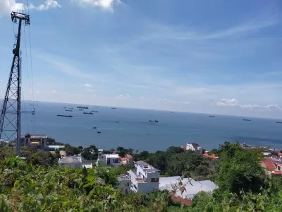 View ngắm biển từ Bạch Dinh (ảnh: BlogAnChoi)