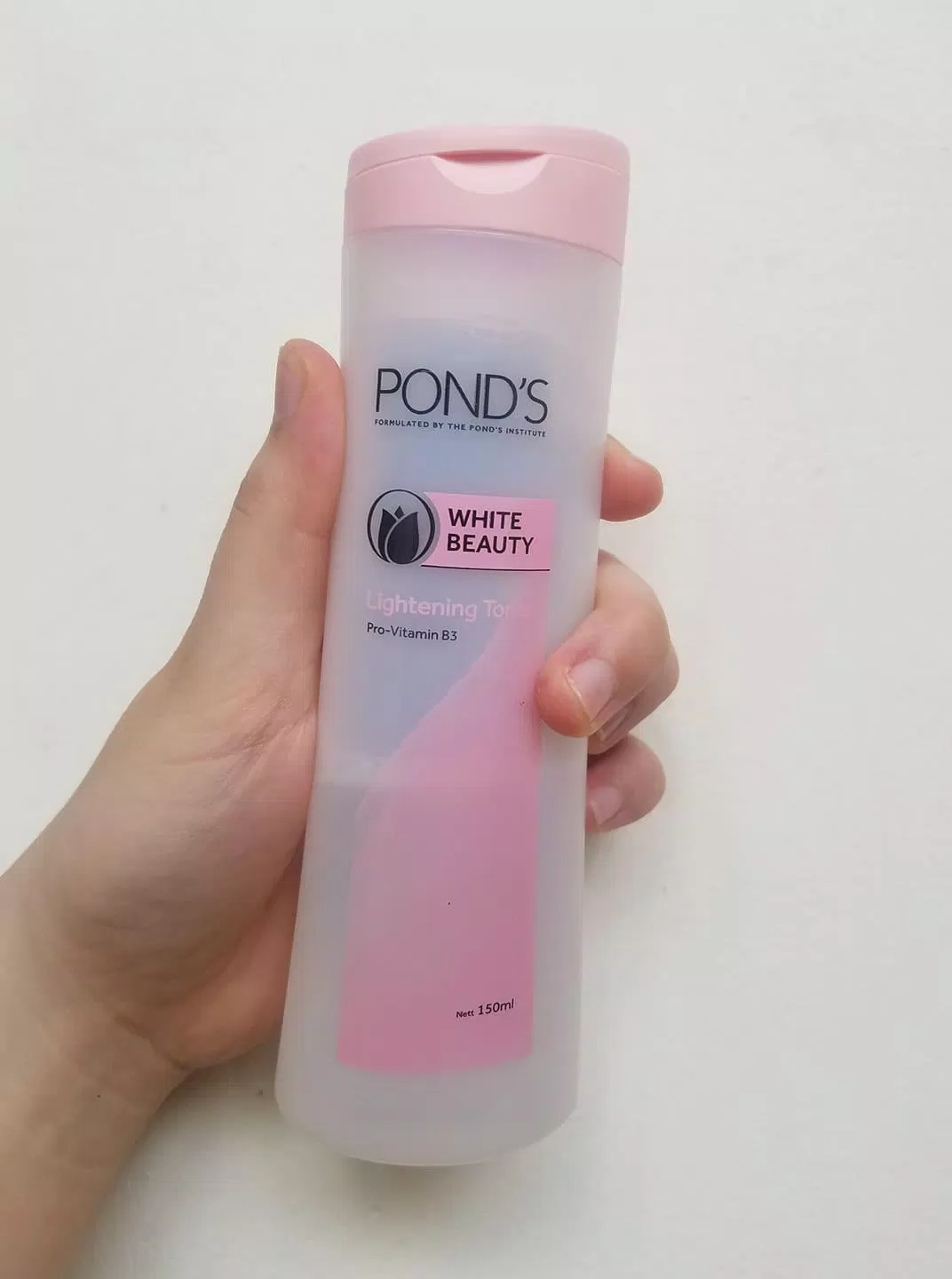 Review nước hoa hồng Ponds White Beauty Lightening Toner - Có làm sáng da như lời đồn? Butylene glycol cấp ẩm dưỡng ẩm làm sáng da Niacinamide nước hoa hồng nước hoa hồng Pond s nước hoa hồng Pond s White Beauty Light Toner Pond s White Beauty Light Toner Ponds Tocopherol Acetate Vitamin E toner