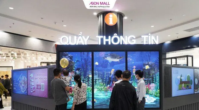 Quầy thông tin với màn hình led, bảng điện tử hiện đại. (Ảnh: Internet)