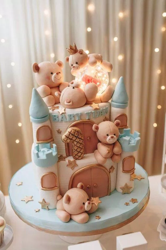 Một chiếc bánh chú gấu cực xinh dành cho bé gái (Ảnh: internet)