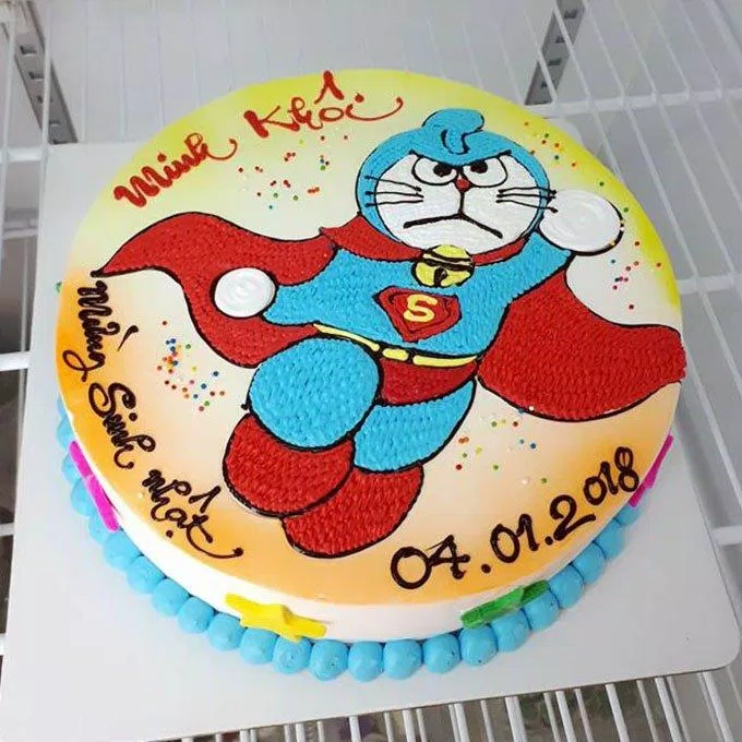 Bánh sinh nhật với siêu anh hùng Doraemon (Ảnh: internet)