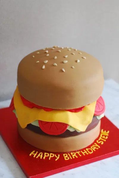 Bánh sinh nhật Hamburger cực thích mắt (Ảnh: internet) Bánh sinh nhật Hamburger cực thích mắt (Ảnh: internet)