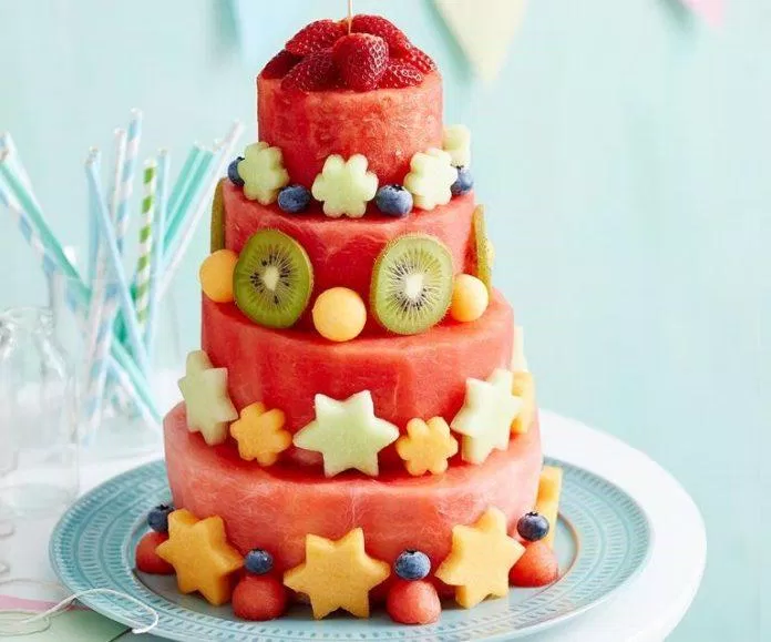 Bánh sinh nhật làm bằng trái cây thật đẹp ( Ảnh: internet)
