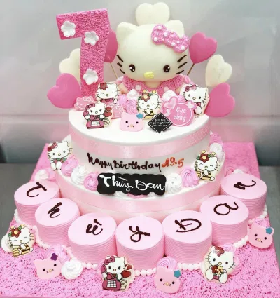 Bánh sinh nhật với những chú mèo Hello Kitty (Ảnh: internet) Bánh sinh nhật với những chú mèo Hello Kitty (Ảnh: internet)