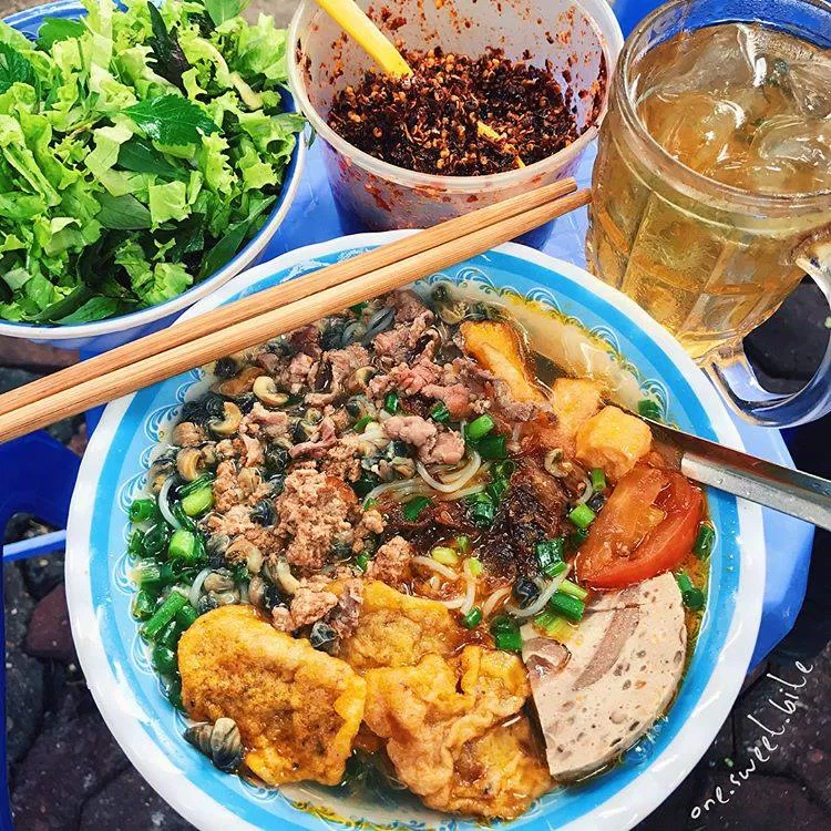 Bát bún riêu ốc đầy đặn (Nguồn: one.sweet.bite)