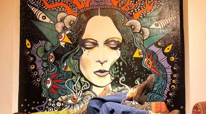 Quán theo đuổi tinh thần Boho phóng khoáng (Ảnh: Facebook The Shelter Café)