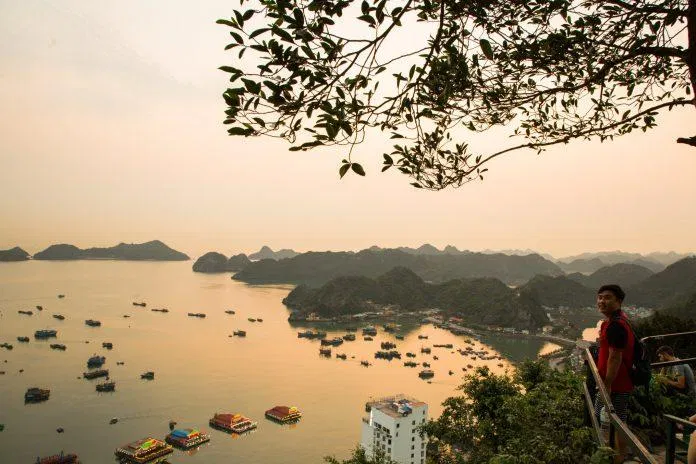Khung cảnh ngắm bình minh hợp lý nhát tại Cát Bà (Ảnh: Internet ) Khung cảnh ngắm bình minh hợp lý nhát tại Cát Bà (Ảnh: Internet )
