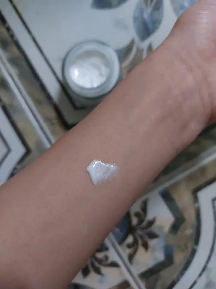 Review kem dưỡng trắng da Ponds White Beauty ban đêm: dưỡng trắng, đều màu da công dụng Dưỡng trắng Dưỡng trắng da đều màu da kem dưỡng kem dưỡng da Pond s kem dưỡng trắng da kem dưỡng trắng da Pond s White Beauty ban đêm Mineral oil mờ thâm sáng da phục hồi da Ponds review sản phẩm Stearic Acid thiết kế trắng da Vitamin B3