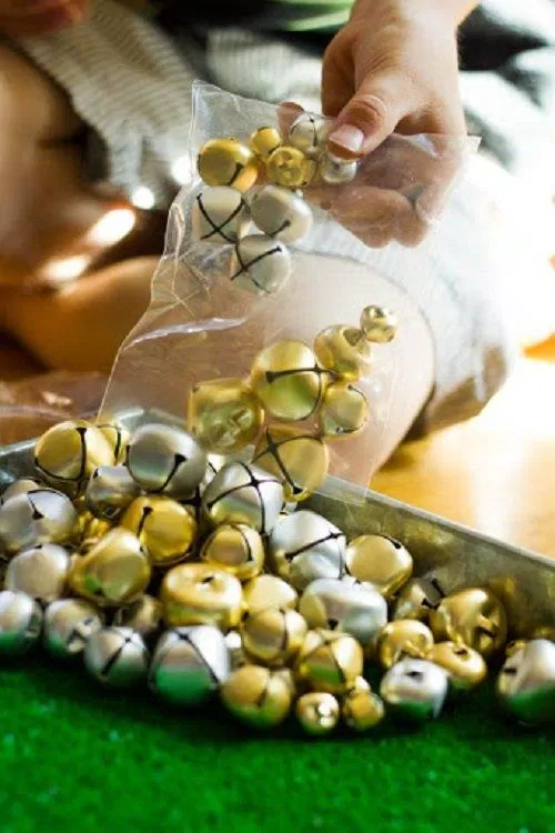 Những quả chuông trang trí ( Ảnh: Internet)
