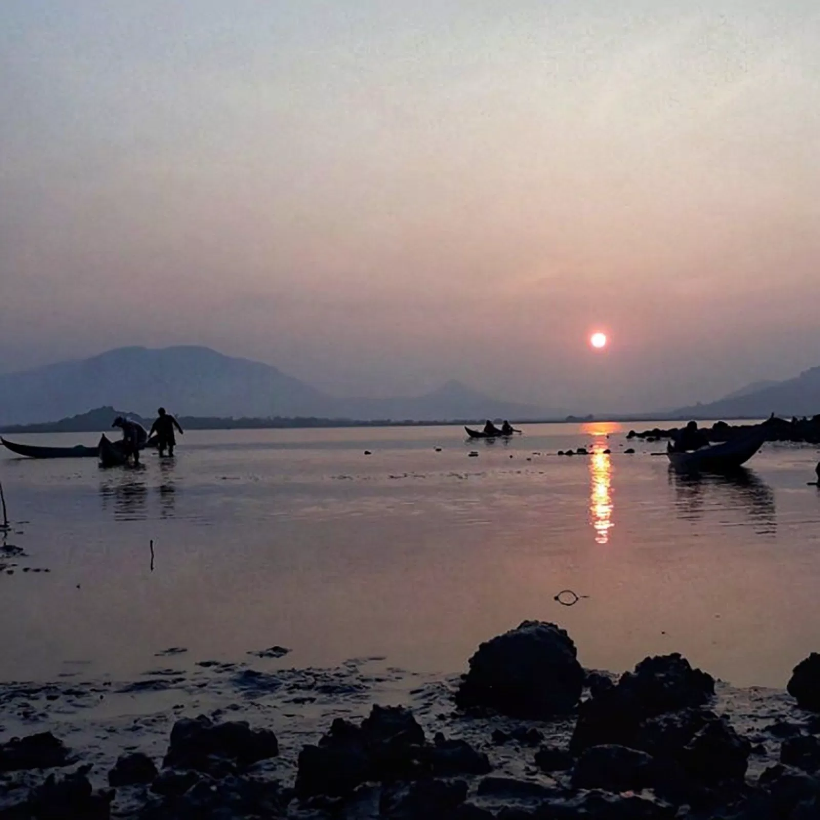 Buổi sáng tại Hòn Thiên. (ảnh: BlogAnChoi)