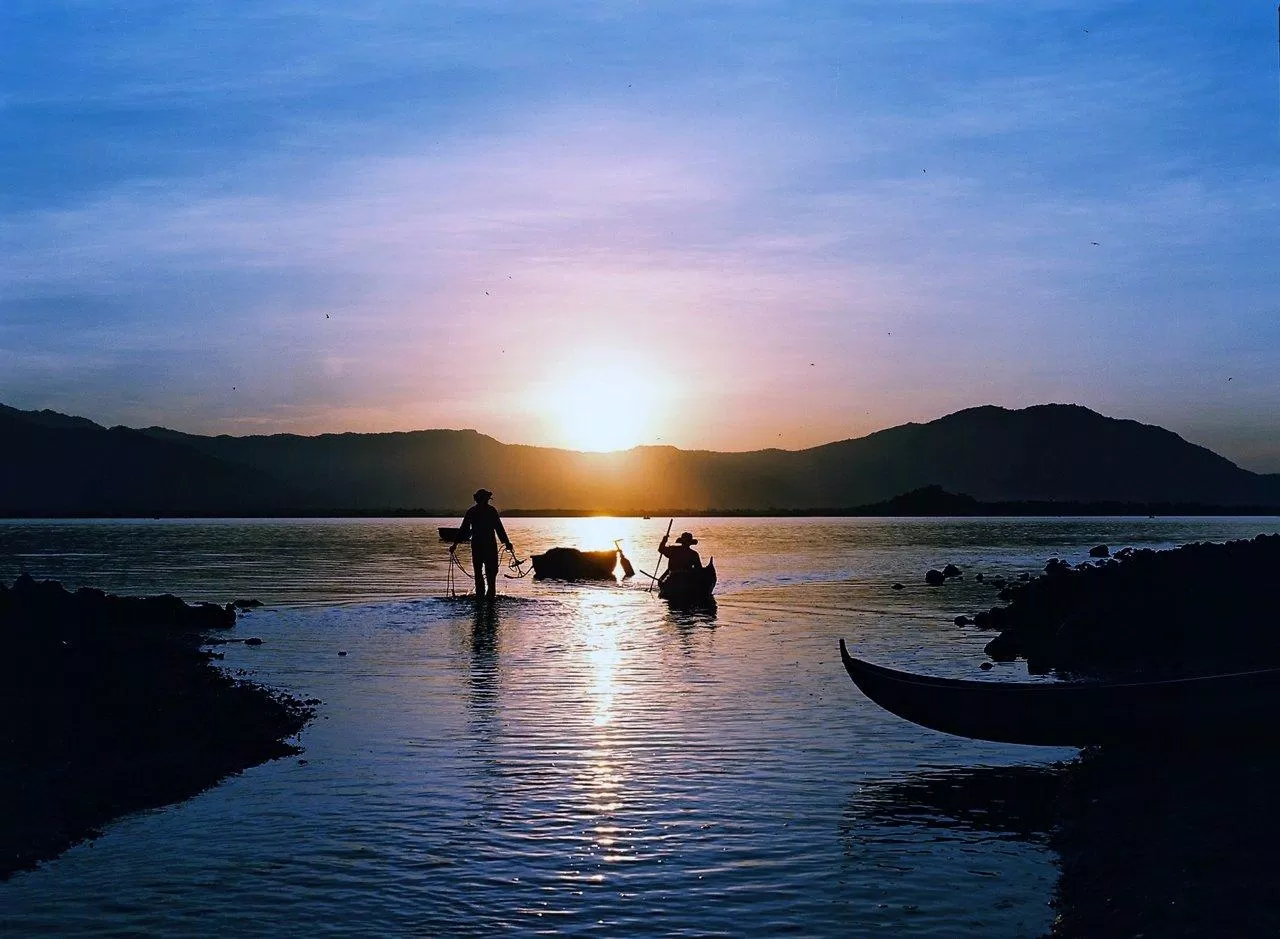 Những chiếc thuyền nhỏ cập bến vào sáng mai (Nguồn ảnh: Internet) Những chiếc thuyền nhỏ cập bến vào sáng mai (Nguồn ảnh: Internet)