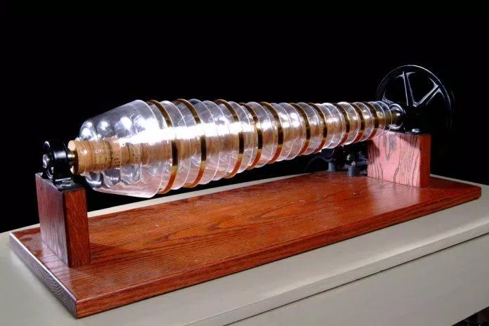 Đàn Armonica bằng thủy tinh độc đáo. (Nguồn: Internet) Đàn Armonica bằng thủy tinh độc đáo. (Nguồn: Internet)